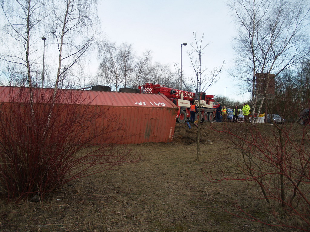 LKW verliert Container Koeln Niehler Ei P072.JPG